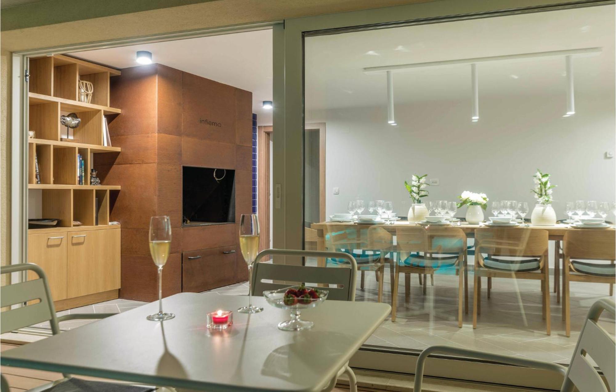 Nice Apartment In Plomin With Jacuzzi 외부 사진