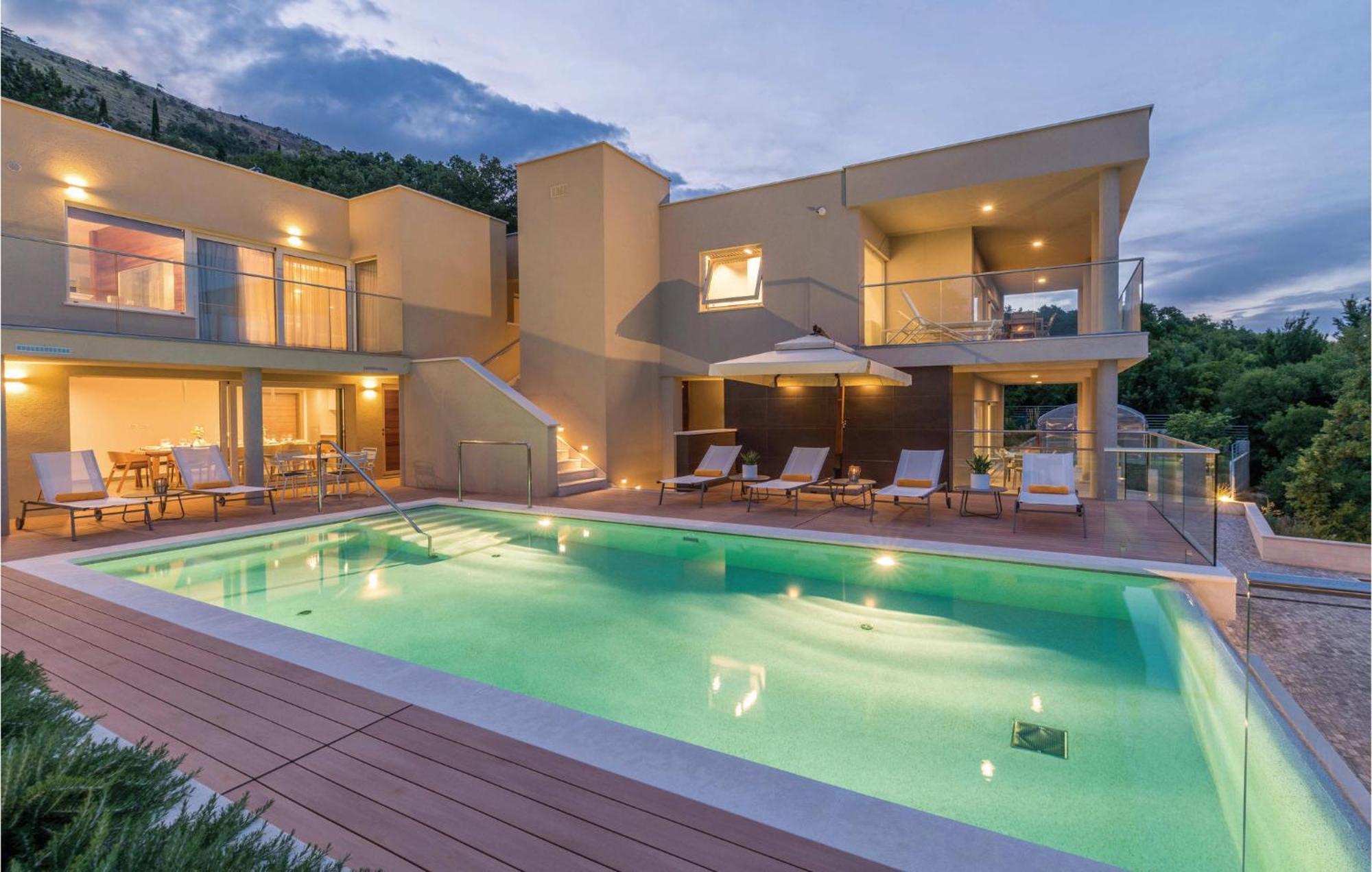 Nice Apartment In Plomin With Jacuzzi 외부 사진