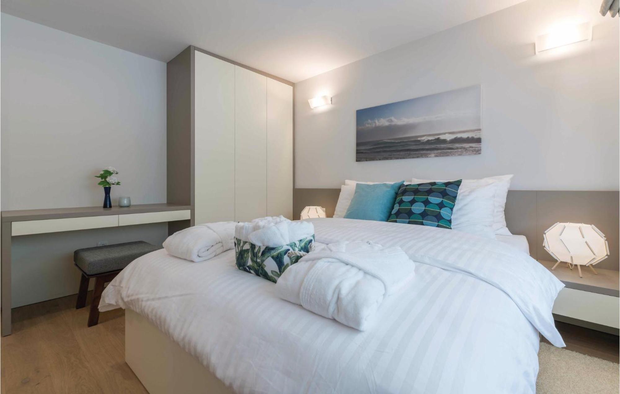 Nice Apartment In Plomin With Jacuzzi 외부 사진
