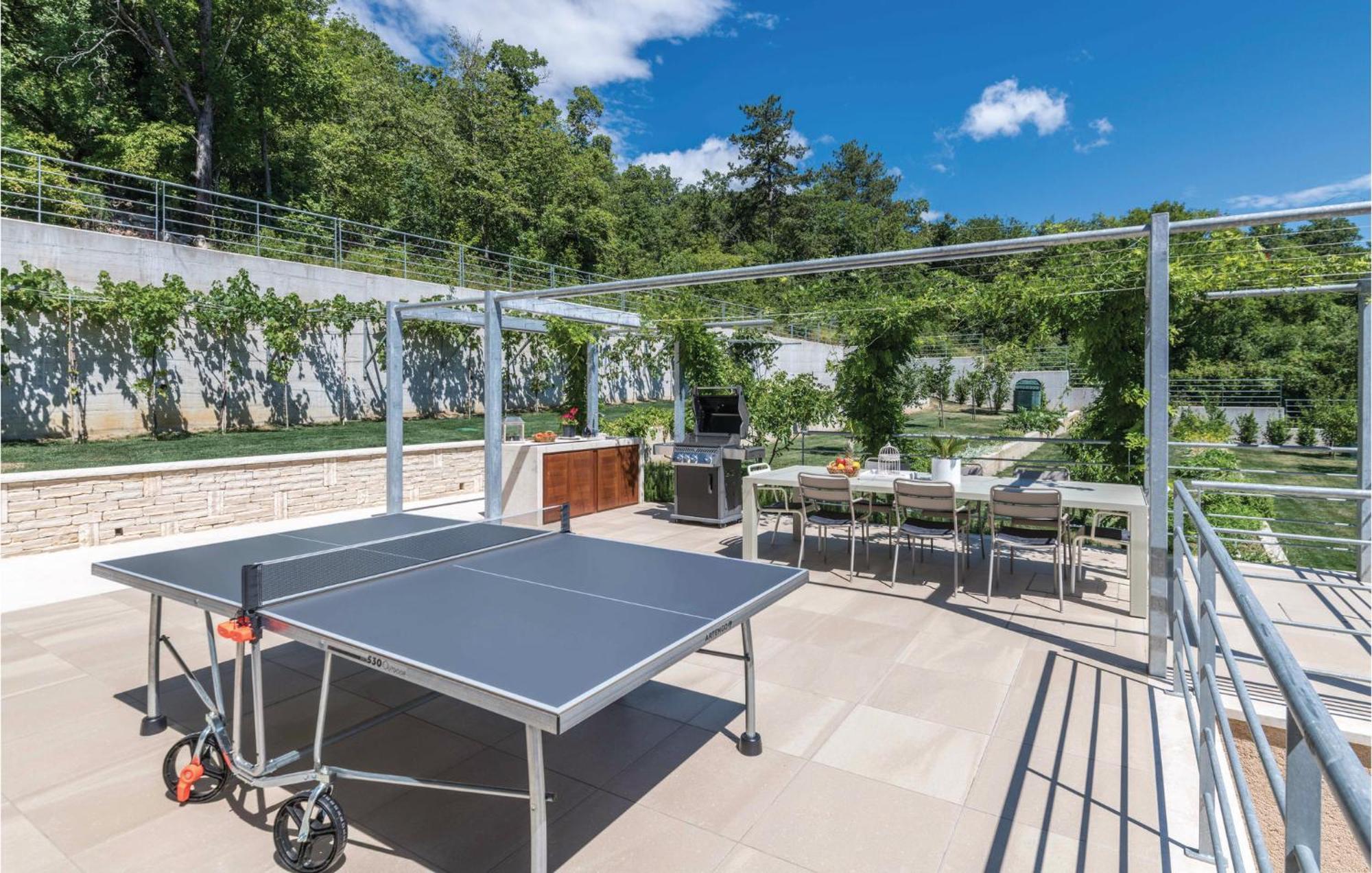 Nice Apartment In Plomin With Jacuzzi 외부 사진